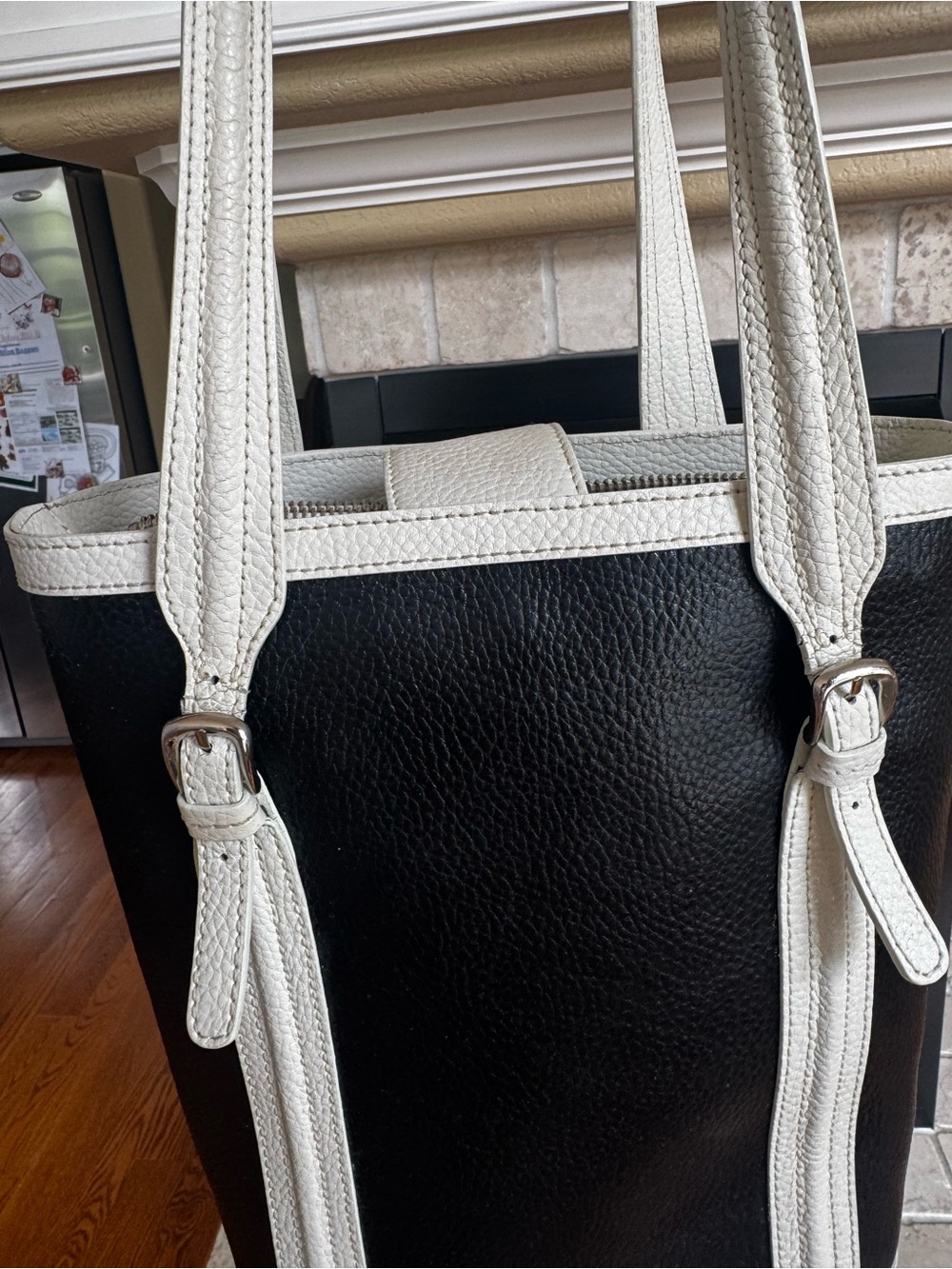 Maxx New York Y2K Black and White Bucket Tote Bag - Picture 3 of 5